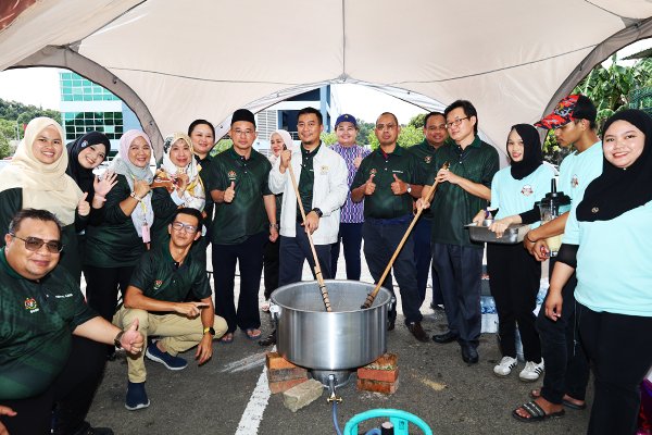 JKKP Sabah Agih Bubur Lambuk Sempena Ramadan